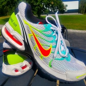 NIKE Women's Size 9 AIR MAX TORCH 4